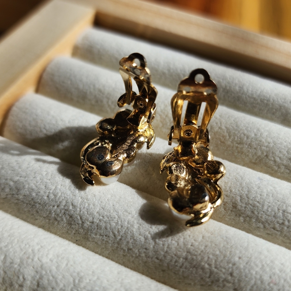 Vintage Gold Tone Leaf Faux Pearl Clip On Earrings Cluster Botanical Retro - Picture 5 of 8